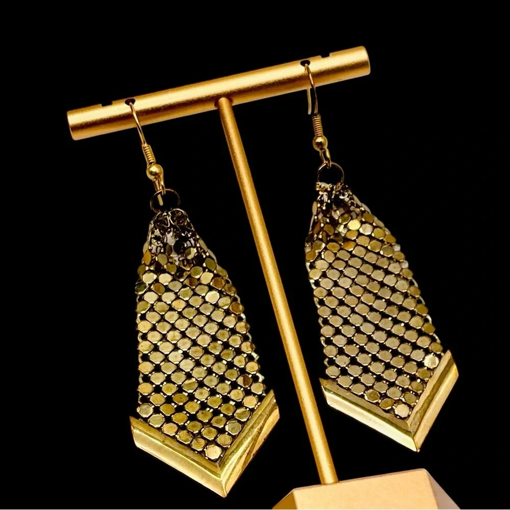 Fab Vintage Gold Tone Mesh Dangle Pierced Earrings - Picture 3 of 12